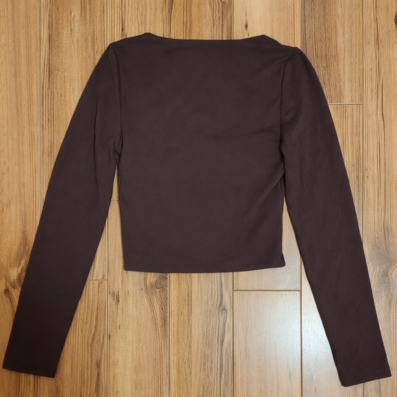 Babaton Contour Scoopneck Cropped Longsleeve - Picture 3 of 4
